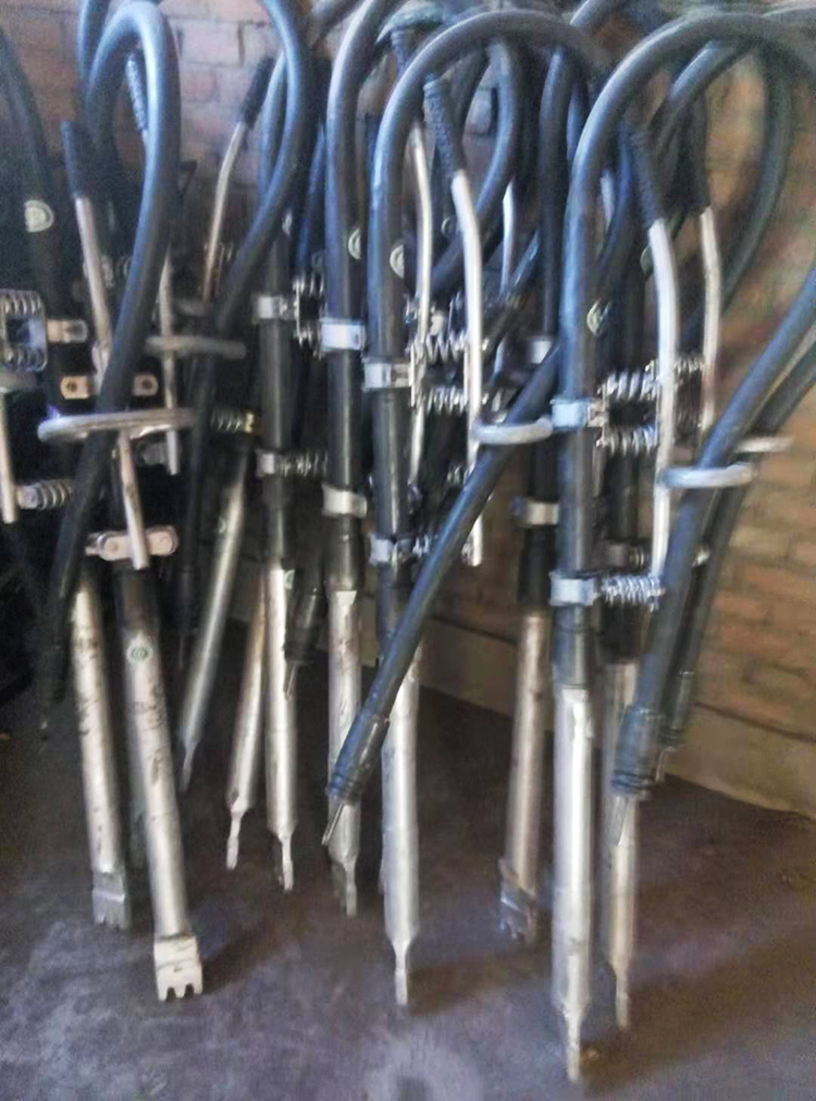 ND-4X4型一(yi)拖四内燃軟(ruǎn)軸高頻搗固(gu)機