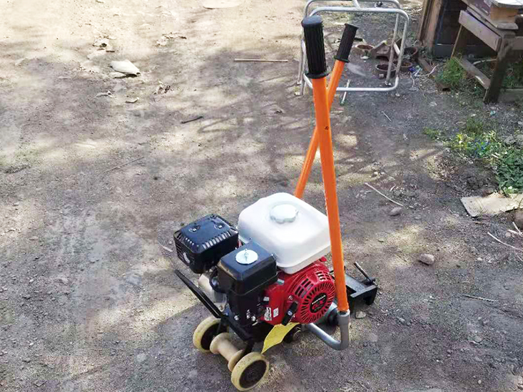 NQG-6.5II型内燃(ran)鋼軌鋸(jù)軌機 