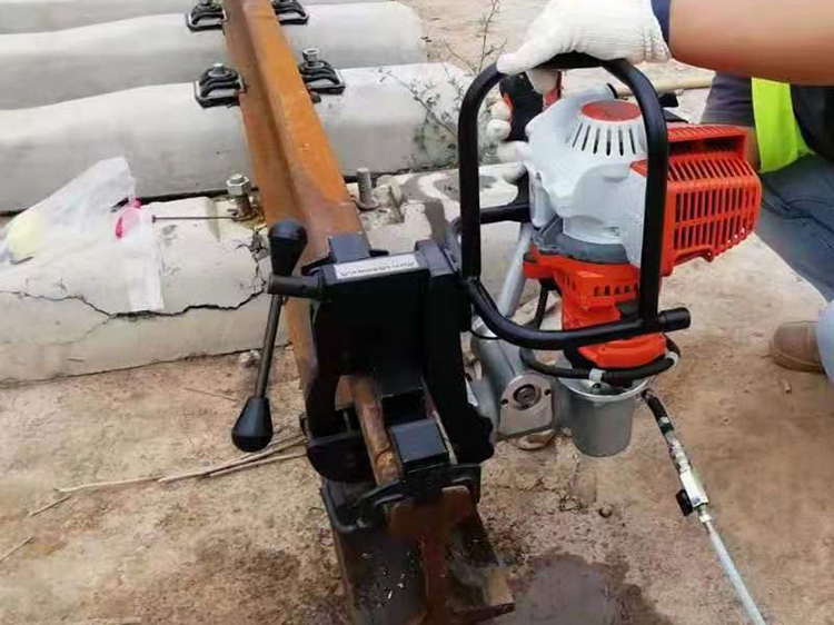 NZG-31II型内(nèi)燃鋼軌鑽孔機