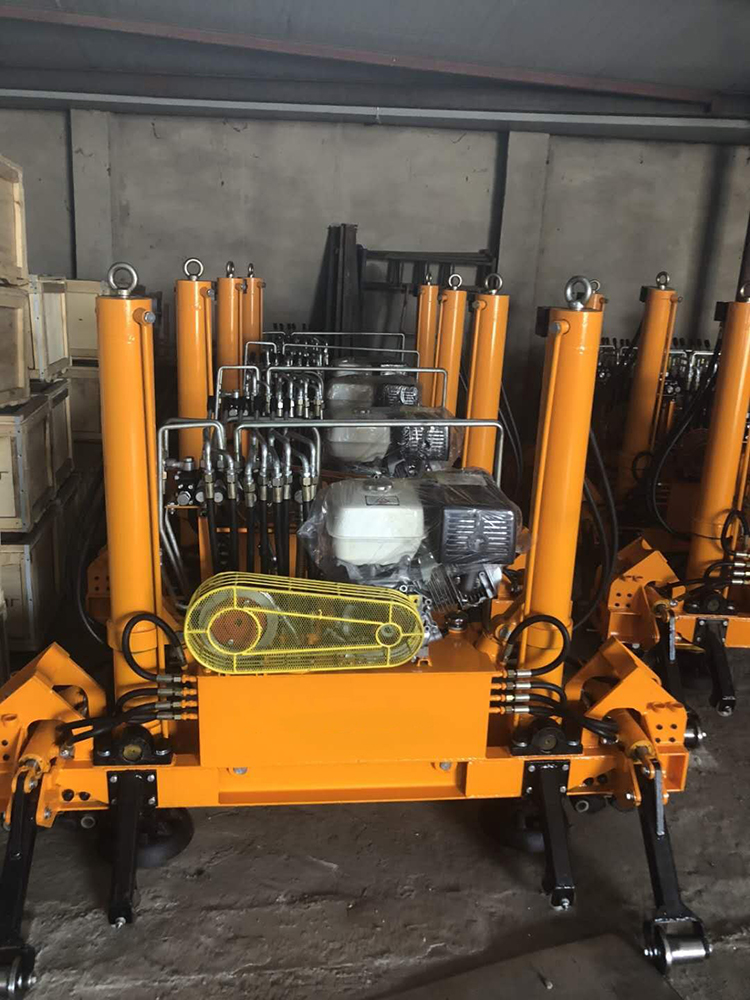 YQBJ-250型門式液壓起(qi)撥道機