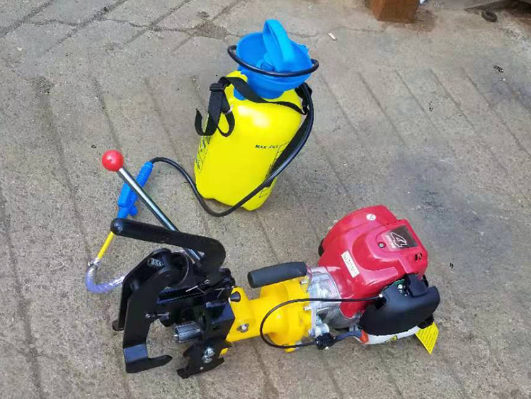 NZG-31型内(nei)燃鋼軌鑽(zuàn)孔機