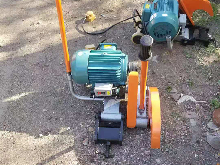 DQG-4型電(diàn)動鋼軌鋸(ju)軌機