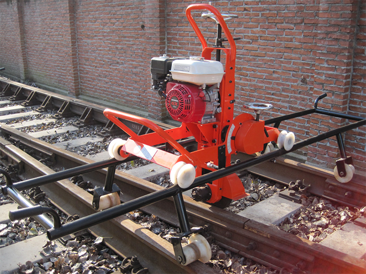 NCM-4.0型内燃(ran)道岔打磨機 