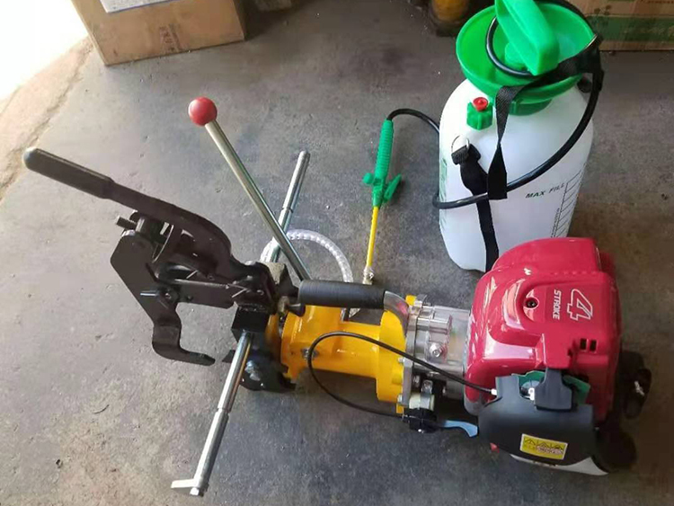 NZG-31型内(nei)燃鋼軌鑽(zuan)孔機